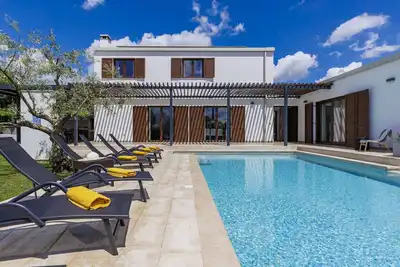 Image de Belle maison de vacances privée avec climatisation, Wifi, piscine privée, Tv, terrasse, parking