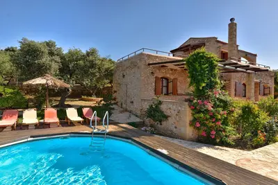 Image de Une villa traditionnelle avec vue panoramique sur la mer de Crète