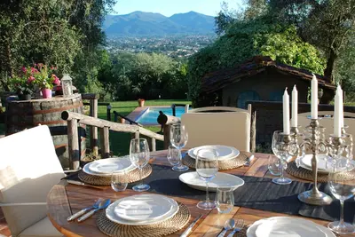 Villa toscane très bien cotée avec piscine privée et jardin, vue imprenable, près de Lucca