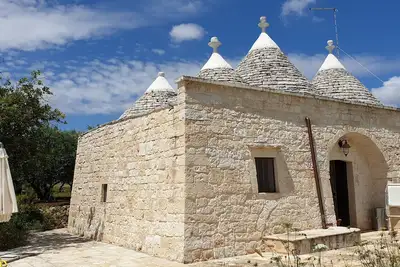 Image de Beaux Trulli dans la vallée d'Itria (Martina Franca, Cisternino) Italie