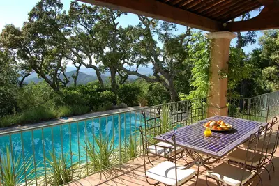 Image de Villa provençale avec vues spectaculaires et piscine privée, pour 6 à 10 personnes