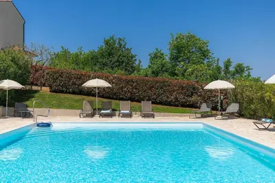 Image de Joli appartement dans une maison de vacances avec Wifi, climatisation, piscine, Tv, terrasse