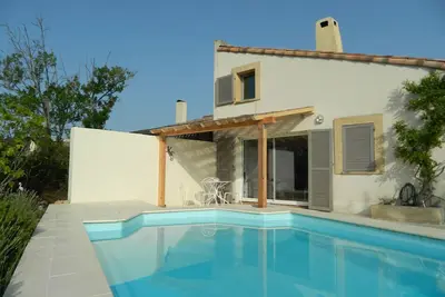 Image de Belle villa contemporaine de 2 chambres avec piscine privée et vue imprenable