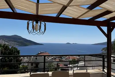 Charmante villa de 4 chambres dans la vieille ville avec vue panoramique sur la mer et la montagne