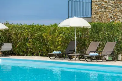 Image de Bel appartement dans une maison de vacances avec piscine, Wifi, climatisation, Tv, terrasse