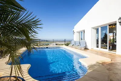 Image de Maison de vacances privée avec climatisation, Wifi, piscine privée, Tv, terrasse, vue panoramique