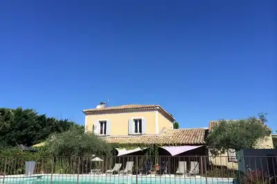 Image de Bastide de charme piscine sécurisée & jardin entre Luberon, Alpilles et Ventoux