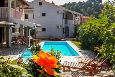 Image de Joli appartement pour 4 personnes avec Wifi, climatisation, piscine, Tv et balcon