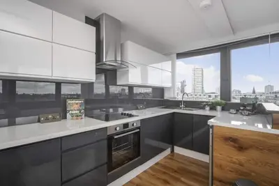 Image de Nouvel appartement 3br à Battersea avec une vue imprenable sur Londres