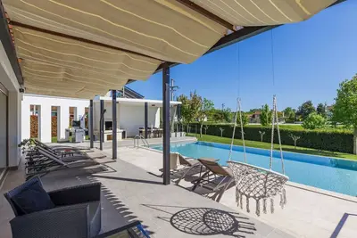 Image de Maison de vacances privée avec Wifi, piscine privée, climatisation, Tv, terrasse, parking