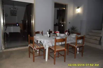 Image de Villa individuelle, à quelques minutes à pied de la mer.