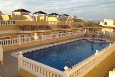 Image de Maison de ville à benijofar avec très grande piscine partagée Wi-Fi gratuit et télévision anglaise