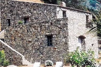 Image de Calvi, luxueuse maison en pierre ancienne  270m2, piscine chauffée, clim  8 pers