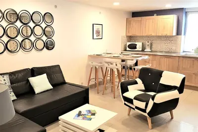 Image de Promo Août. hyper centre calme. Plage, port. Parking, ménage. Navette maritime