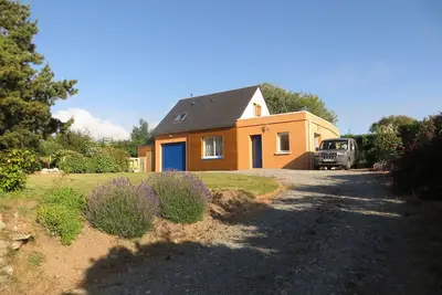 Image de Maison moderne, au calme, très lumineuse avec jardin et terrasses