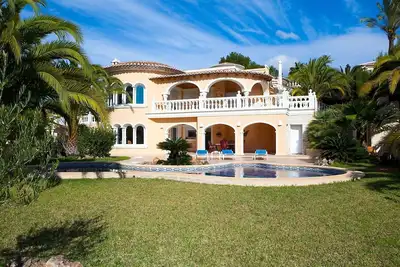 Image de Maison de vacances privée avec piscine privée, climatisation, Wifi, Tv, patio, parking
