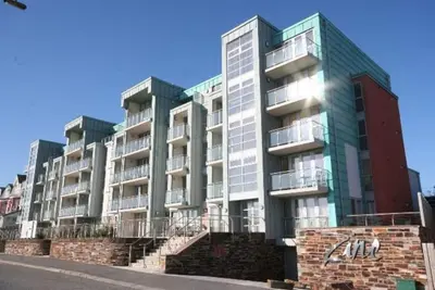 Image de Emplacement 4 min à pied de la plage de Fistral Appartement de luxe moderne avec vue sur la mer.