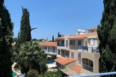 Image de Appartement Penthouse avec grand balcon donnant sur la piscine et le jardin privé