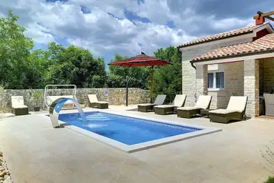 Image de Maison de vacances privée avec piscine privée, climatisation, Wifi, bain à remous, Tv, terrasse
