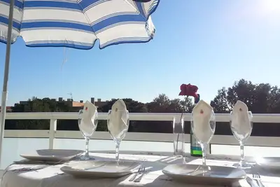 Image de Connexion Wi-Fi gratuite, Climatisation, Piscine, 100 M Plage