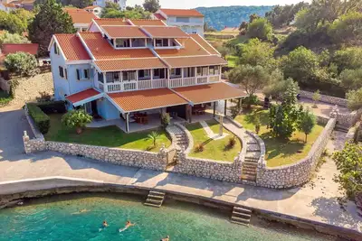 Image de Joli appartement pour 6 personnes avec climatisation, Wifi, piscine, Tv et patio