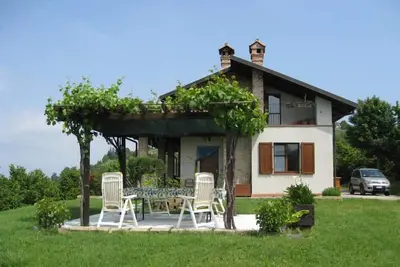 Image de Sinio country house with garden surrounded by hazel groves