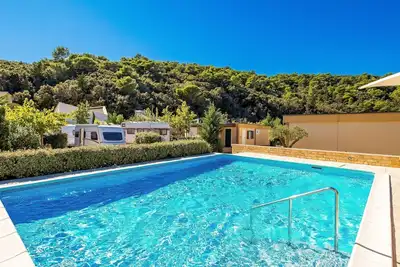 Image de Appartement dans une maison de vacances avec piscine, Wifi, climatisation, Tv, terrasse, parking