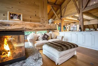 Image de Superbe chalet avec vue imprenable sur la montagne, ski à proximité, randonnée et plus