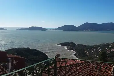 Image de Typical Ligurian terrat with stunning views of the entire Gulf of Poets