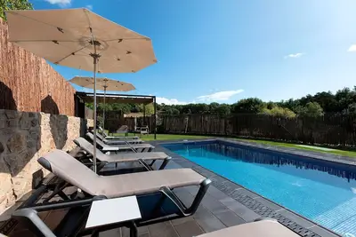 Casa Rovira (Magnifique maison rurale avec jacuzzi dans le jardin et piscine privée)