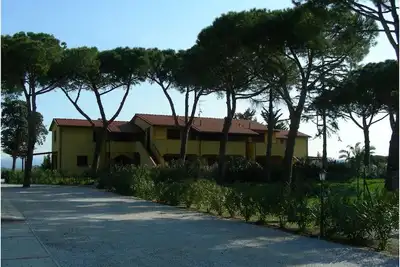 Image de Appartement dans résidence avec jardin près de la mer
