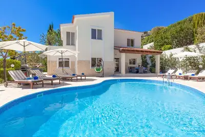 Image de 5 chambres, vue sur la mer, grand jardin, piscine chauffée bain à remous nr Coral Bay, les familles