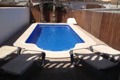Image de Belle villa avec piscine privée et d'une connexion Wi-Fi, adapté aux enfants, proche de toutes commodités