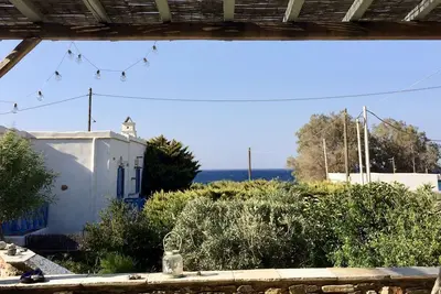 Image de Villa Elia - Le charme de l'architecture Tiniote les pieds dans l'eau!