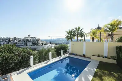 Image de Maison de vacances privée avec Wifi, piscine privée, climatisation, Tv, terrasse, vue panoramique