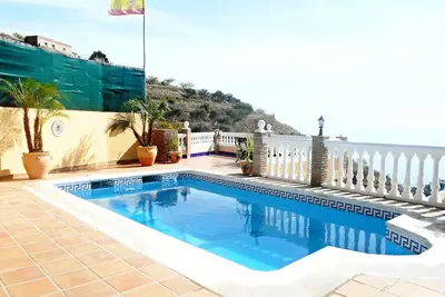 Image de Chalet très tranquille avec une vue précieuse à la baie d'Almuñecar.