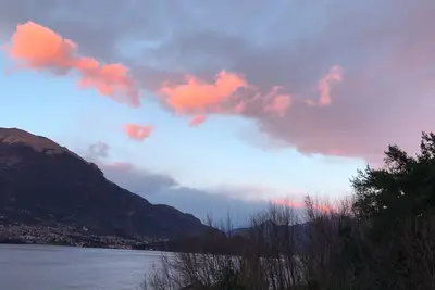 Image de Partie de villa directement sur le lac