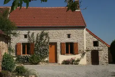 Image de Ferme dans hameau rural. Environnement très calme avec jardin arrière privé.