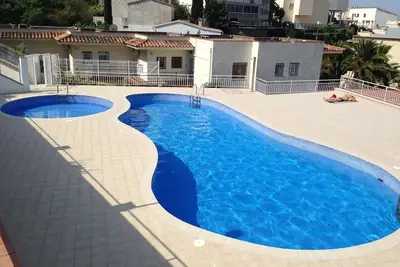 Image de Bel appartement climatisé dans résidence avec piscine et place de parking