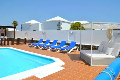 Image de Villa de 4 chambres, pour 8 personnes, piscine privée chauffée électrique, vue sur la montagne, jacuzzi