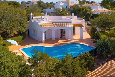 Image de Jusqu'à 20% de réduction Alegre- Villa moderne avec piscine privée, jeux, climatisation, tv satellite, barbecue