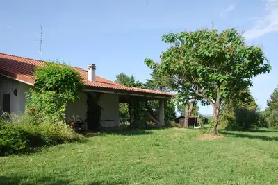 Image de Maison de vacances dans l'arrière-pays avec le parc, peut accueillir les animaux