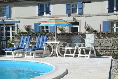 Image de Helianthus Superbe studio Gite avec piscine