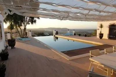 Image de 8 personnes villa avec piscine et vue imprenable