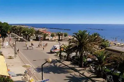 Image de Portion de l'art nouveau villa avec jardin à 200m de la mer et du centre de Silv