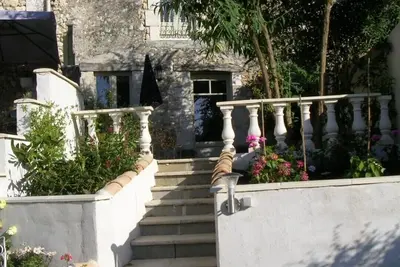 Image de Près d'Aubeterre, chalet paisible avec de belles vues et piscine en Dordogne