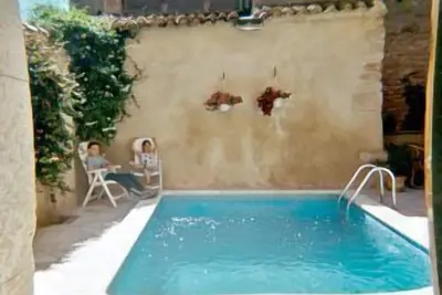 Image de Spacieuse maison de campagne du XVIIIe + jardin avec piscine et salle de jeux
