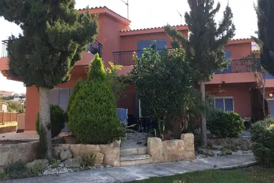 Image de Superbe maison de 2 chambres dans le quartier populaire de la tombe des rois avec piscine partagée.