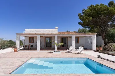 Image de Roots - villa moderne de confort dans la nature andalouse