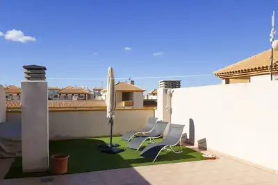 Image de Ap. Elisa: Penthouse moderne, 2 chambres / 1 salle de bain avec terrasse sur le toit!